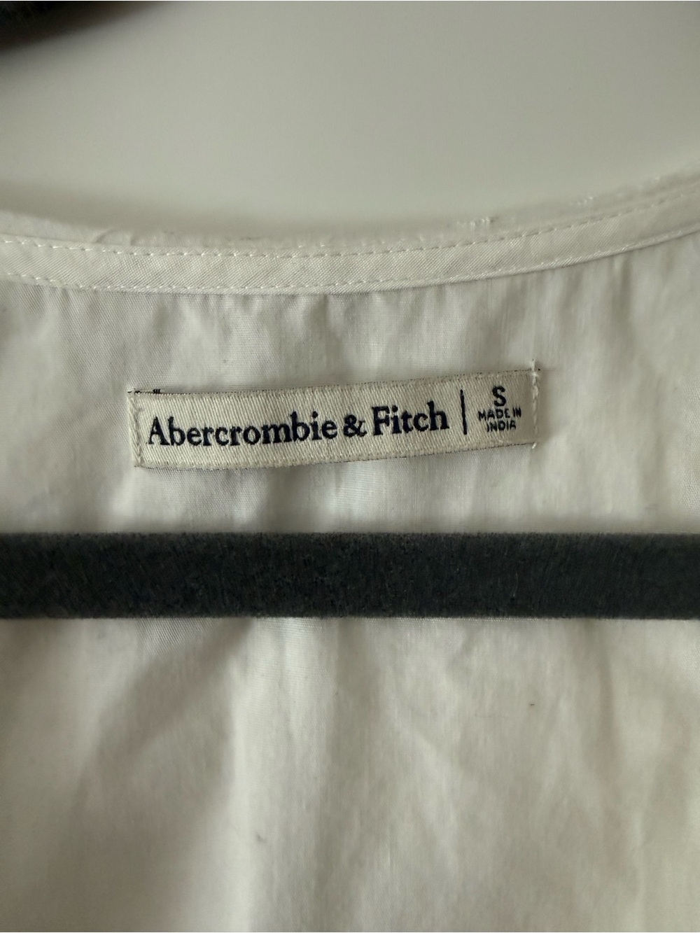 Abercrombie & Fitch White Eyelet Collar Button-Down Blouse - Picture 2 of 2